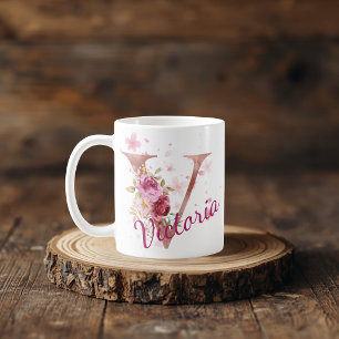 Personalisierter Blumeninitial-Becher – Buchstabe Kaffeetasse