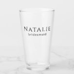 Personalisierter Bridesmaid-Junggeselinnen-Abschie Glas<br><div class="desc">Erhöhen Sie Ihr Brautparty oder Ihren Junggeselinnen-Abschied mit unserer Custom Minimalistisch Party Brille. Diese stilvollen Brillen sind der perfekte Weg, um Ihnen zu danken, für Ihre Hochburgen, Trauzeugin und Brautparty für ihre Unterstützung und Freundschaft. Sie können sowohl als praktische Party-Vorräte als auch als sinnvolle Zwischenrufe dienen. Unsere Minimalistische Party-Brille kann...</div>