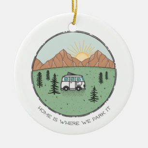 Personalisierter Camper Van Outdoor Trip Year Revi Keramik Ornament
