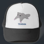 Personalisierter Cartoon Zucker Glider Grau und Bl Truckerkappe<br><div class="desc">Fügen Sie einen Namen hinzu,  um das perfekte Geschenk für die Besitzer von Heimzuckerseglern zu schaffen. Diese LKWs mit Baseballmütze zeigen einen niedlichen Zuckergleiter in grauem Set vor einem schieferblauen Hintergrund im Cartoon. Ihr Name oder ein anderer Text erscheint unten in einer grobkörnigen,  blau geschieferten Schrift.</div>