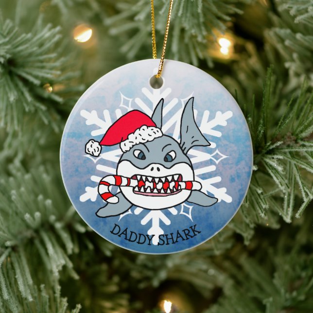 Personalisierter Daddy Shark und Snowflake Keramik Ornament (Baum)