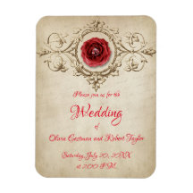 Personalisierter Diamantenring und rote Rose