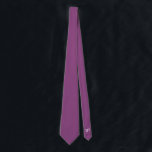 Personalisierter Eggplant Hochzeitsraum Krawatte<br><div class="desc">Wenn Sie eine zeitgemäße und minimalistische Hochzeitstil-Krawatte suchen,  ist unser Eggpflanzenhackendesign die perfekte Wahl ©️ 2023 - Die Rückseite der Krawatte ist mit den Bräutigam/Trauzeuge-Initialen personalisiert,  können Sie das entfernen,  wenn Sie nur eine passende solide Krawatte ohne Schrift gewollt haben</div>