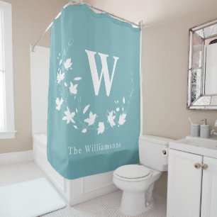 Personalisierter Familienmonogramm-Kranz in Teal Duschvorhang
