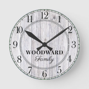 Personalisierter Familienname aus rustikalem Holz Runde Wanduhr