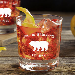 Personalisierter Familienname des rustikalen Bären Whiskyglas