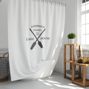 Personalisierter Familienname Lake House Duschvorhang