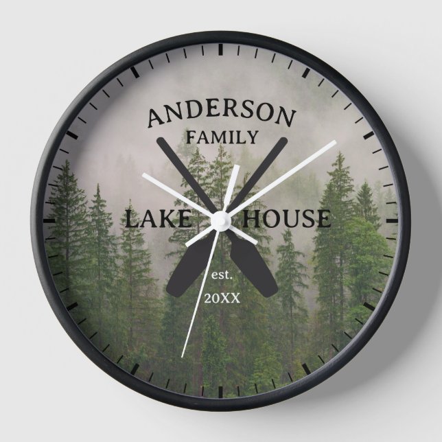 Personalisierter Familienname Lake House Uhr (Vorderseite)