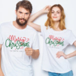 Personalisierter Familienname T-Shirt<br><div class="desc">Freuen Sie sich auf das festliche Weihnachts-T - Shirt der Familie. Ideal,  um der ganzen Familie ein Weihnachtsgeschenk zu machen! Ideal für Familienurlaub oder große Ansammlungen!</div>