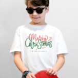 Personalisierter Familienname T-Shirt<br><div class="desc">Freuen Sie sich auf das festliche Weihnachts-T - Shirt der Familie. Ideal,  um der ganzen Familie ein Weihnachtsgeschenk zu machen! Ideal für Familienurlaub oder große Ansammlungen!</div>