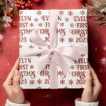 Personalisierter First Christmas Text Geschenkpapier<br><div class="desc">Personalisierter First Christmas Text</div>