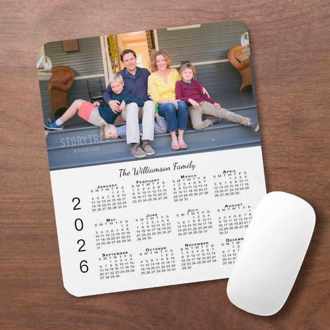 Personalisierter Foto-Name Weißer 2026-Kalender Mousepad (Personalized Photo Name White 2026 Calendar Mouse Pad in situ)