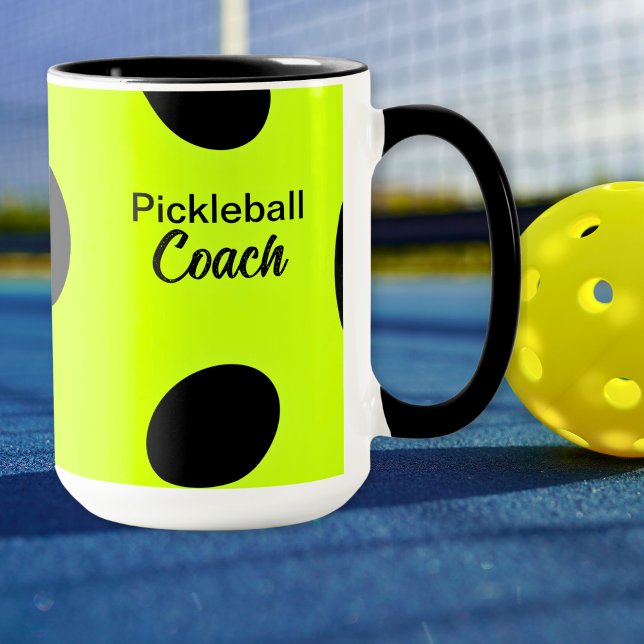 PERSONALISIERTER Funny Pickleball Coach Gelber Bal Tasse (PERSONALIZED Funny Pickleball Coach Yellow Ball Mug)