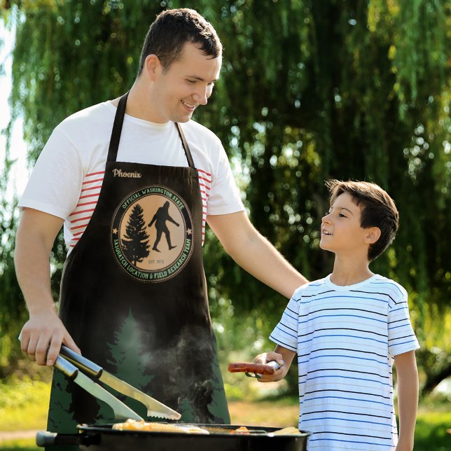 Personalisierter Funny Sasquatch Standort und Fors Schürze (Von Creator hochgeladen)