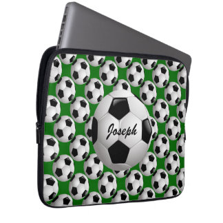 Personalisierter Fußball-Ball auf Fußball-Muster Laptopschutzhülle