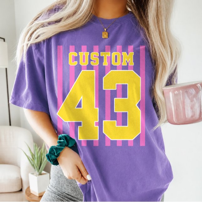 Personalisierter Fußball Baseball Team Name Nummer T-Shirt (Von Creator hochgeladen)