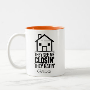 Personalisierter Geburtstag eines Immobilienmakler Zweifarbige Tasse