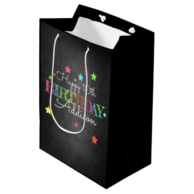 Personalisierter Geburtstag Mittlere Geschenktüte (Vorderseite Schrägansicht)