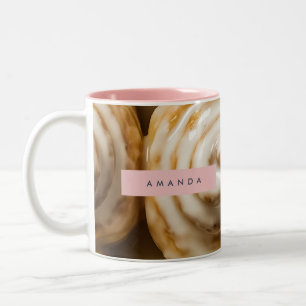 Personalisierter gemütlicher Zimtschneckenwirbel Zweifarbige Tasse