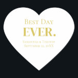 Personalisierter Gold Best Day Herz-Aufkleber<br><div class="desc">Personalisieren Sie diese Besten Tag Jeden Hochzeitstag goldenen weißen Herz-Aufkleber mit den Braut-und Bräutigamen und Hochzeitstag. Ideal für den Hochzeitsempfang,  die Bachelor-Party,  den Junggeselinnen-Abschied,  die Brautpartys und das Abendessen in der Probe.</div>