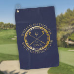 Personalisierter Golfclub Navy Blue und Gold Golfhandtuch<br><div class="desc">Mit einem klassischen Crossing-Golfklub,  einem Golfball-Design und einer altertümlichen Briefmarke sind diese Handtücher ideal für alle Golfclubs und Golfklubmitglieder. Personalisieren Sie Ihren Aufenthalt mit dem Namen des Clubmitglieds,  dem Namen des Golfklubs und dem Jahr,  in dem der Golfclub gegründet wurde. Entwickelt von Thisisnotme©</div>