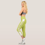 Personalisierter grüner Streifen Capri Leggings<br><div class="desc">Fügen Sie Ihren eigenen Text zu diesen funkelnden Grün-Weiß leicht zu personalisieren Capri Leggings aus Ricaso</div>