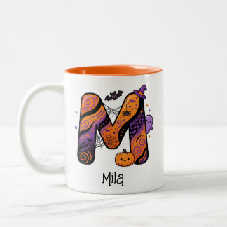 Personalisierter Halloween-Monogramm-Anfangsbuchst Zweifarbige Tasse