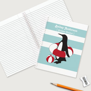 Personalisierter hellblauer süßer Pinguin schwimmt Notizbuch