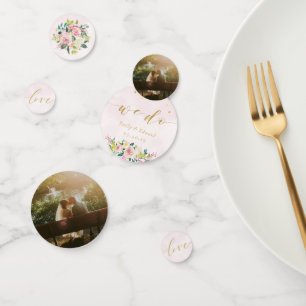 Personalisierter Hochzeitstisch in Rosa Konfetti