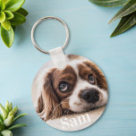 Personalisierter Hundeliebhaber des Fotos Schlüsselanhänger<br><div class="desc">Dieser niedliche Schlüsselanhänger verfügt über eine Silhouette Ihres geliebten Hundes und kann mit ihrem Namen angepasst werden. Es ist der perfekte Weg, um eine besondere Erinnerung Ihres Furry-Freundes mit Ihnen zu tragen, wo immer Sie hingehen. Ob als Geschenk für einen Hundeliebhaber oder als beliebtes Memento für sich selbst, dieser Schlüsselanhänger...</div>
