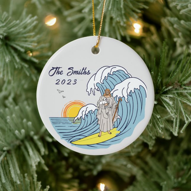 Personalisierter Jesus Surfen Weihnachtsfeiertag Keramik Ornament (Baum)