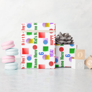 Personalisierter Kindergeburtstag mit hellen, farb Geschenkpapier