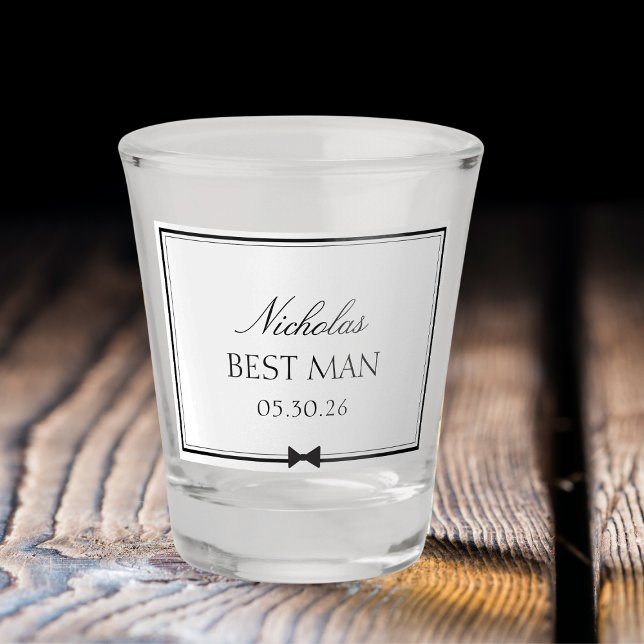 Personalisierter klassischer Simple Bowtie Trauzeu Schnapsglas (Kick off wedding vibes with this personalized shot glass! Perfect best man gift for the big day.)
