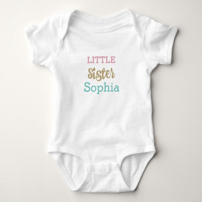 PERSONALISIERTER KLEINER SCHWESTER BABY STRAMPLER (Vorderseite)