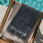 Personalisierter Kohleblauer Strandtuch<br><div class="desc">Mit diesem personalisierten Strandtuch in kohleblauem Brauchtum können Sie sich am Strand oder am Pool aussprechen. Dieses Handtuch kombiniert Stil und Funktionalität mit einer eleganten, kohleblauen Farbe und einem weichen, absorbierenden Stoff. Dieses praktische und elegante Handtuch eignet sich hervorragend zum Sonnenbaden, zum Trocknen nach einem Schwimmen oder zum Entspannen am...</div>