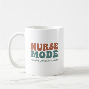 Personalisierter Krankenschwester-Modus Retro-Typo Kaffeetasse
