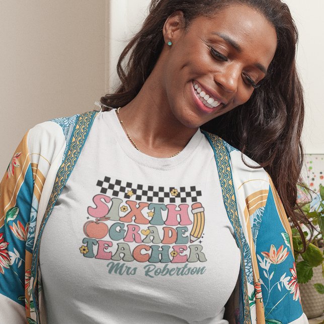 Personalisierter Lehrer der 6. Klasse T-Shirt (Von Creator hochgeladen)