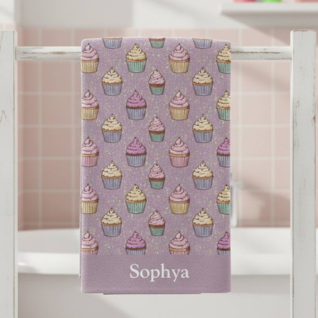 Personalisierter lila Glitter-Cupcake Strandtuch (Von Creator hochgeladen)