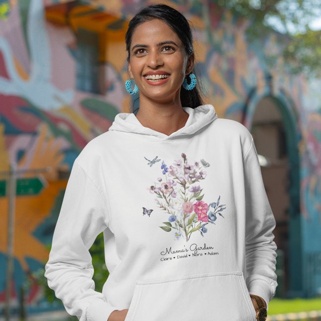 Personalisierter Mama-Garten Hoodie (Wrap her in love with this cozy hoodie featuring flowers and customized kids' names!)