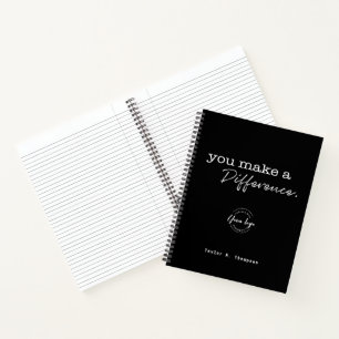 Personalisierter Mitarbeitername Sie machen einen Notizbuch