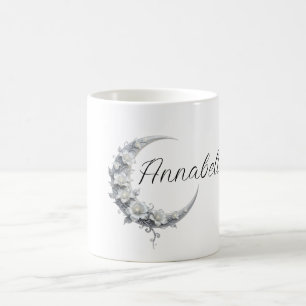 Personalisierter Mond-Göttinnen-Name mit floralem Kaffeetasse