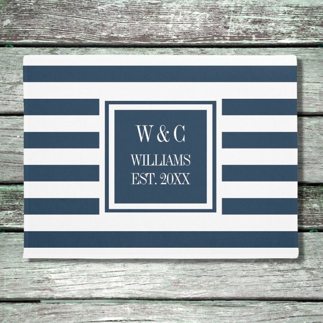 Personalisierter Monogram Navy Blue White Strip Fußmatte (Von Creator hochgeladen)