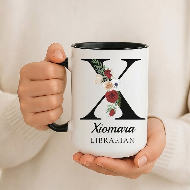Personalisierter Monogramm-Alphabet-Becher für Büc Tasse (Personalized Monogram Floral Alphabet Mug for Mom, Grandma, Teacher, Nurse, Lawyer or Bridesmaid)