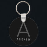 Personalisierter Monogramm Name Schwarz Grau Schlüsselanhänger<br><div class="desc">Moderne,  elegante und schlichte männliche Monogramm-Initial und individuelle Name auf einer personalisierten Schlüsselkette in einem klassisch minimalen,  beruflich aussehenden Sans-Serif-Schriftart für einen einfachen,  beruflichen und modernen Look.</div>