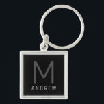 Personalisierter Monogramm Name Schwarzes Silber Schlüsselanhänger<br><div class="desc">Schwarz und Silber Moderne und Understatement Masculine Mit Monogramm Anfangs- und individuelle Name personalisierte Schlüsselkette in einem klassischen minimalen,  beruflich aussehenden Sans-Serif Schriftart für ein einfaches,  berufliches und modernes Aussehen.</div>