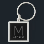 Personalisierter Monogramm Name Schwarzes Silber Schlüsselanhänger<br><div class="desc">Schwarz und Silber Moderne und Understatement Masculine Mit Monogramm Anfangs- und individuelle Name personalisierte Schlüsselkette in einem klassischen minimalen,  beruflich aussehenden Sans-Serif Schriftart für ein einfaches,  berufliches und modernes Aussehen.</div>