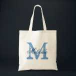 Personalisierter Monogramm Totbeutel | Blau und We Tragetasche<br><div class="desc">Personalisierter Name Monogramm Totbeutel | Blau und Weiß der Marine. Elegantes Logo-Design mit mit Monogramm Buchstaben-Initialen. Niedliche Vintage Geschenkidee für Braut,  Blume Mädchen,  Trauzeugin und Brautmädchen bei Hochzeiten.</div>