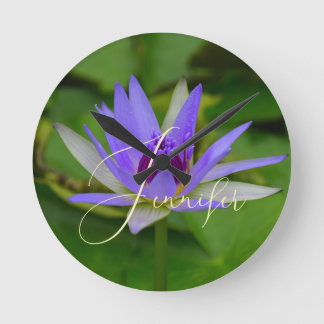 Personalisierter Name auf der Lippenmauer Runde Wanduhr