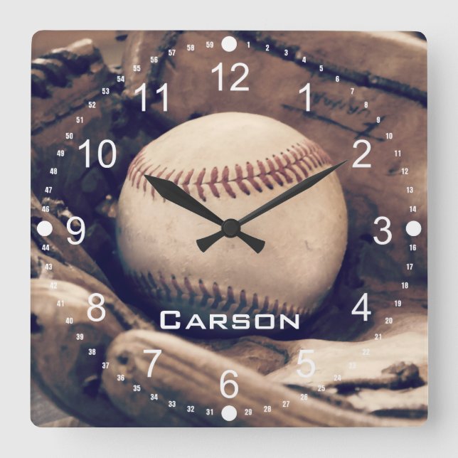 Personalisierter Name Baseball in Glove Wall Clock Quadratische Wanduhr (Vorderseite)