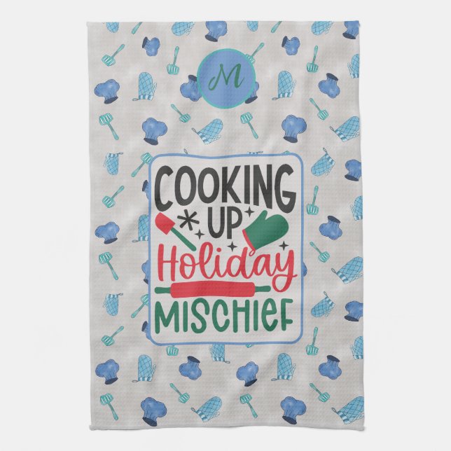 Personalisierter Name Cooking Up Holiday Mischief Geschirrtuch (Vertikal)